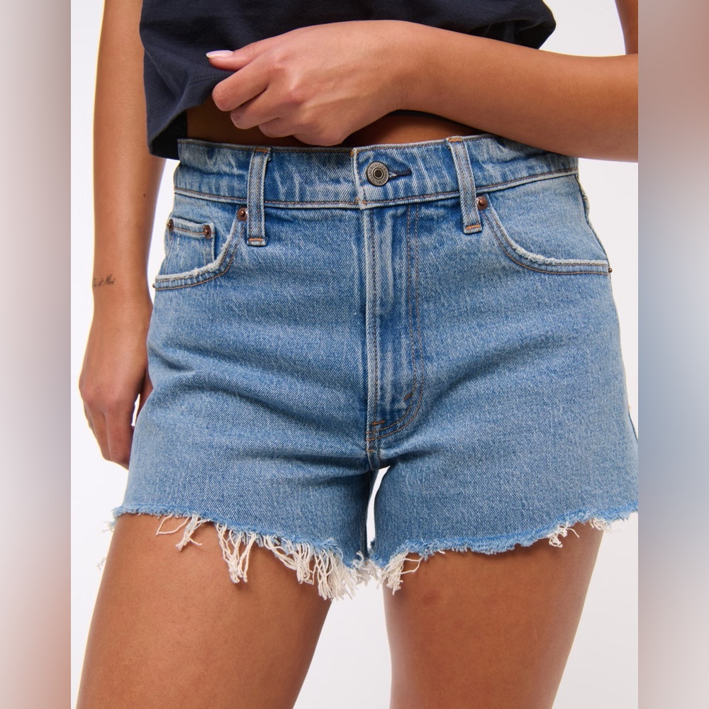 A&F the 90’s relaxed cutoff shorts high rise